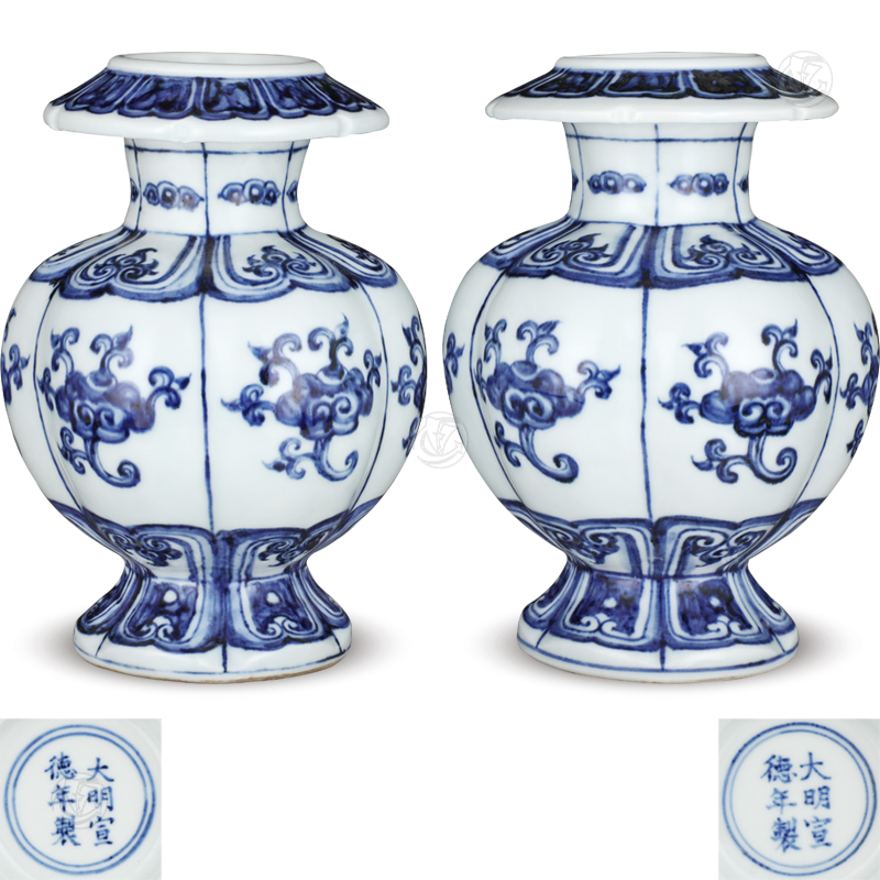 大明宣德年制款青花瓜棱荷叶尊 一对