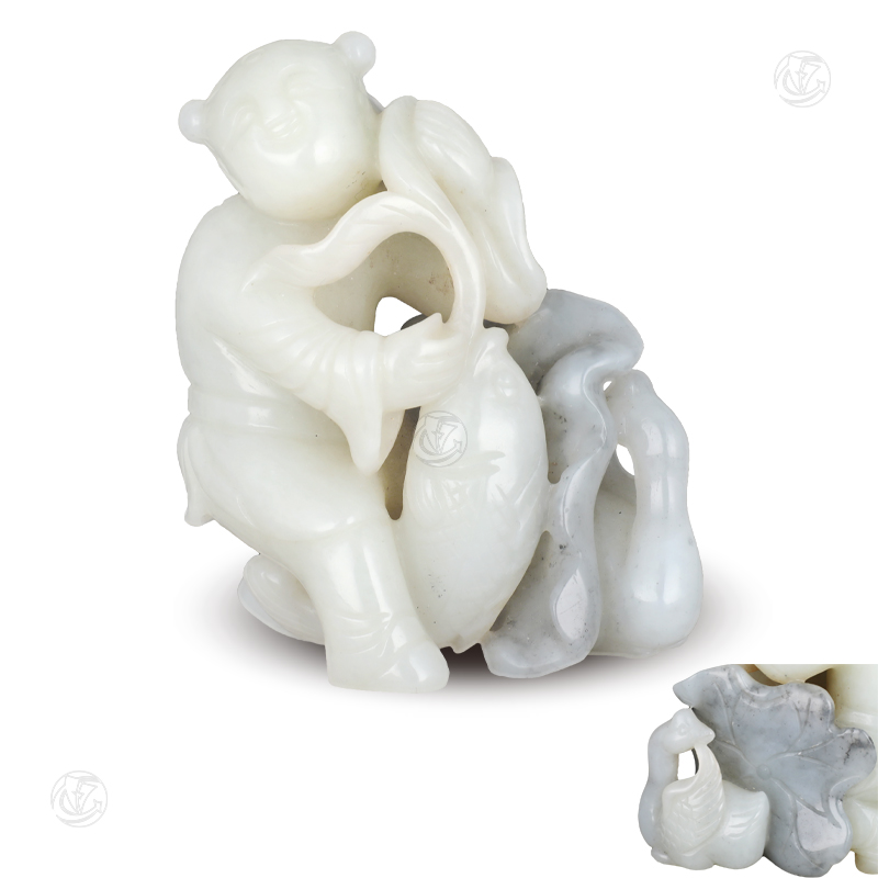 明代和田玉籽料童子送鱼摆件