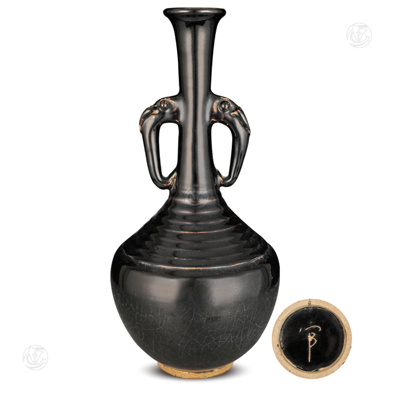 黑釉象耳弦纹长颈瓶