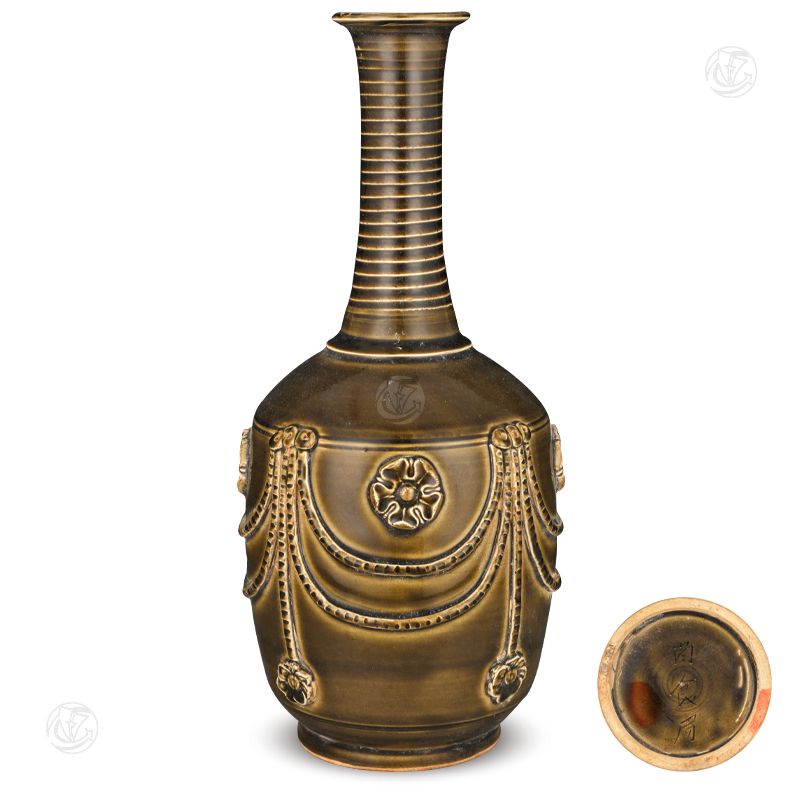 酱釉弦纹长颈瓶